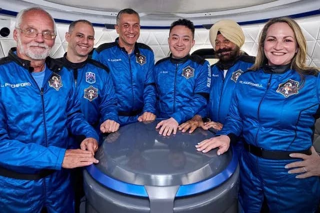 Blue Origin billionaires crew